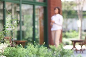 窓やドアの施行、修理を行う足立ガラス